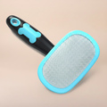 Brosse bleue fond beige uni