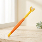 Brosse Quenott jaune et orange sur fond crème lumineux