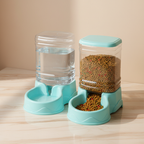 Deux distributeurs bleu turquoise fond beige