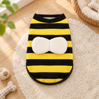Vêtement abeille à ailes blanches dans le décor cocooning